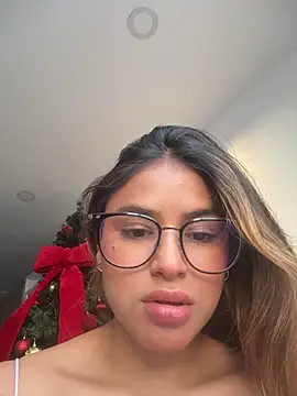 Snapshot of SaraParisi chatting on November 23, 2025, 10:09 pm SaraParisi online show from November 23, 2025, 10:09 pm