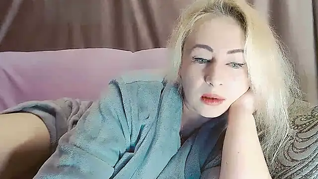 Snapshot of Olesya chatting on December 3, 2025, 3:18 am Olesya online show from December 3, 2025, 3:18 am