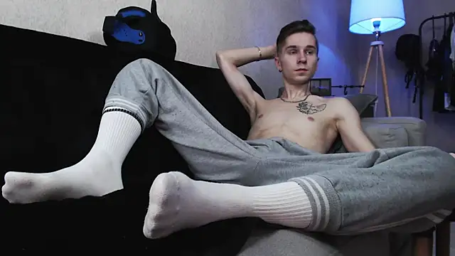 Joseph  Quinn online show from November 16, 2025, 8:08 am