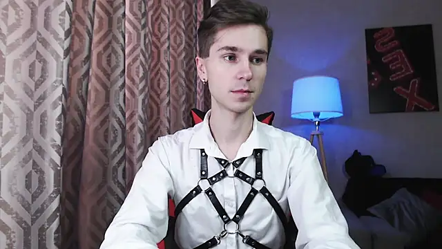 Joseph  Quinn online show from November 7, 2025, 5:34 am