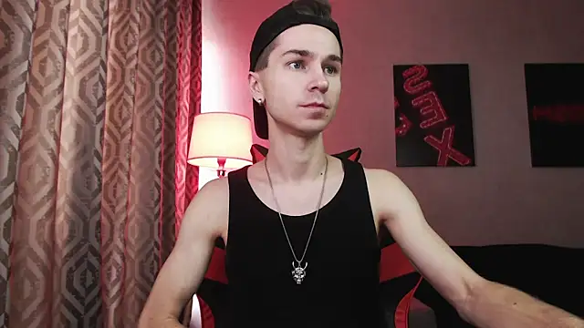 Joseph  Quinn online show from November 3, 2025, 7:35 am