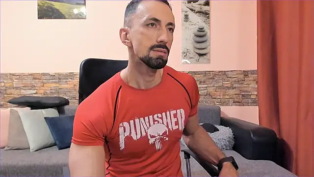 Snapshot of HotHunkTrainer chatting on November 7, 2025, 8:08 am HotHunkTrainer online show from November 7, 2025, 8:08 am