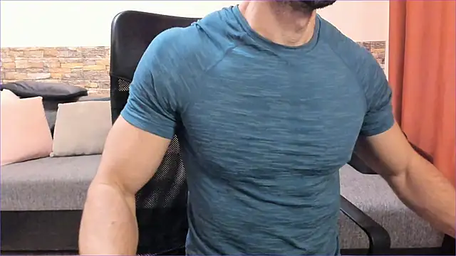 Snapshot of HotHunkTrainer chatting on October 7, 2025, 6:58 am HotHunkTrainer online show from October 7, 2025, 6:58 am