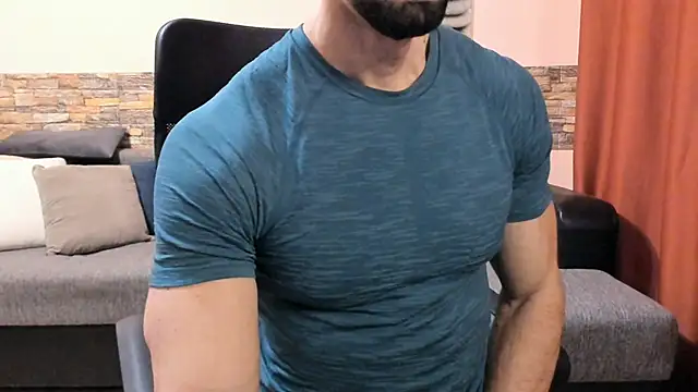 Snapshot of HotHunkTrainer chatting on November 30, 2025, 9:10 am HotHunkTrainer online show from November 30, 2025, 9:10 am