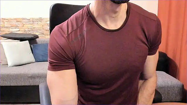 Snapshot of HotHunkTrainer chatting on November 11, 2025, 8:20 am HotHunkTrainer online show from November 11, 2025, 8:20 am