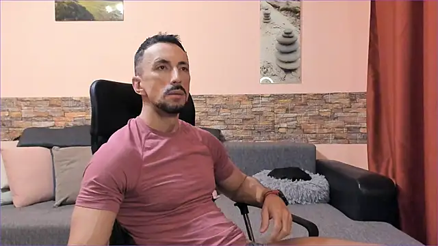 Snapshot of HotHunkTrainer chatting on September 24, 2025, 6:42 am HotHunkTrainer online show from September 24, 2025, 6:42 am