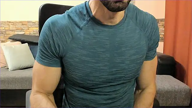 Snapshot of HotHunkTrainer chatting on November 5, 2025, 8:39 am HotHunkTrainer online show from November 5, 2025, 8:39 am