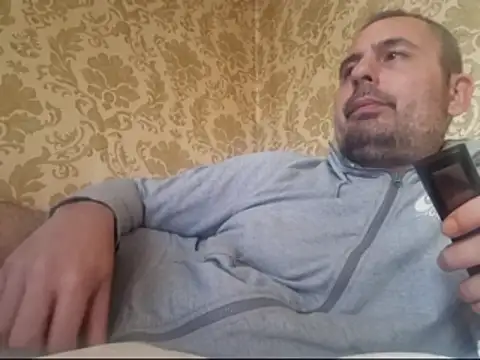 Snapshot of Basszos88i chatting on October 18, 2025, 12:07 pm Basszos88i online show from October 18, 2025, 12:07 pm