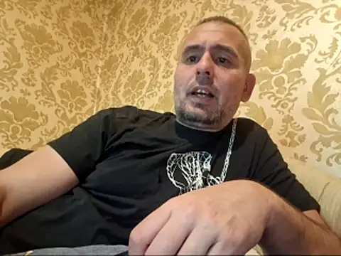 Snapshot of Basszos88i chatting on November 7, 2025, 8:02 pm Basszos88i online show from November 7, 2025, 8:02 pm