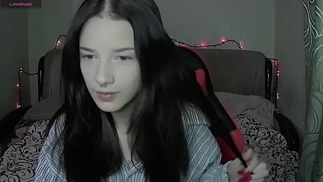 Snapshot of Miya_Dream_UKR chatting on November 28, 2025, 1:55 pm Miya Dream UKR online show from November 28, 2025, 1:55 pm