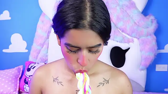 miss romyna online show from March 19, 2025, 8:22 pm