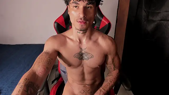 Snapshot of Thomas_Fit1 chatting on May 27, 2026, 1:57 am Thomas Fit1 online show from May 27, 2026, 1:57 am