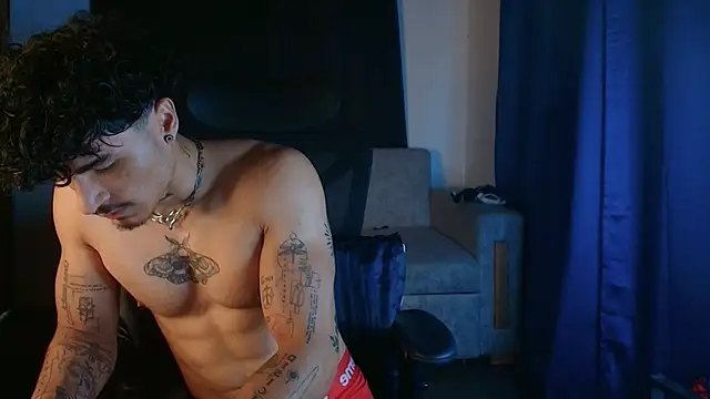 Snapshot of Thomas_Fit1 chatting on May 17, 2026, 7:47 pm Thomas Fit1 online show from May 17, 2026, 7:47 pm