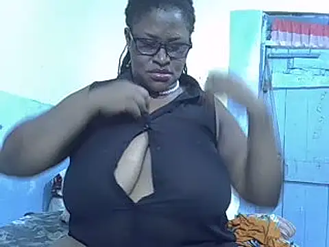 sexy bigboobss online show from October 26, 2025, 5:13 pm