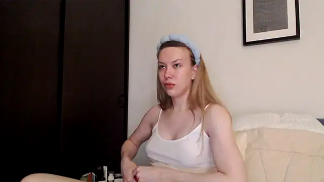 Snapshot of Scarlettford chatting on November 15, 2025, 1:37 pm Scarlettford online show from November 15, 2025, 1:37 pm