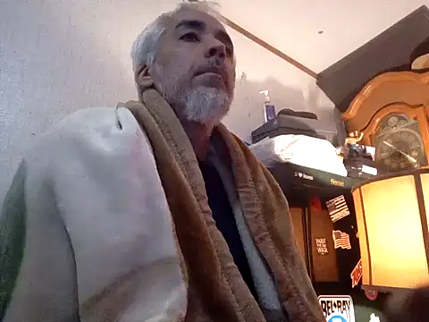 Xoc8  online show from September 25, 2025, 8:09 am