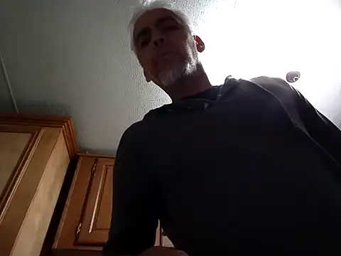 Xoc8  online show from November 15, 2025, 10:14 pm