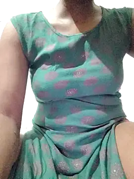 rituporna2004 online show from October 10, 2025, 1:45 pm