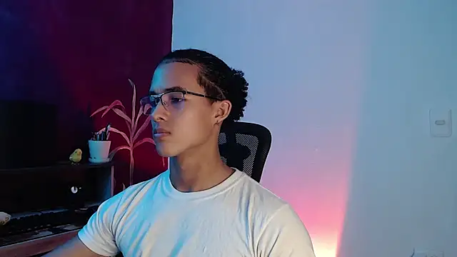 alejo x3 online show from March 23, 2025, 5:00 am