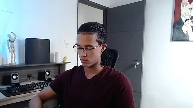 alejo x3 online show from February 17, 2025, 7:55 pm