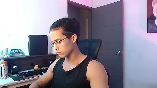 alejo x3 online show from December 3, 2024, 4:31 am