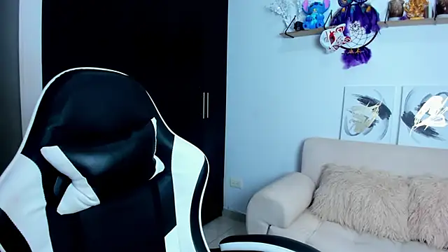 Snapshot of AilynRed chatting on December 16, 2025, 7:51 pm AilynRed online show from December 16, 2025, 7:51 pm