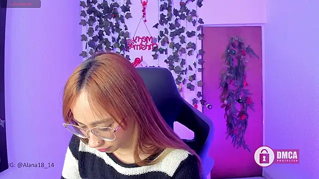 Snapshot of Alana_Pherson chatting on December 21, 2024, 4:19 am Alana Pherson online show from December 21, 2024, 4:19 am