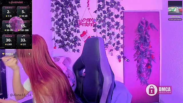 Snapshot of Alana_Pherson chatting on December 27, 2024, 3:53 am Alana Pherson online show from December 27, 2024, 3:53 am