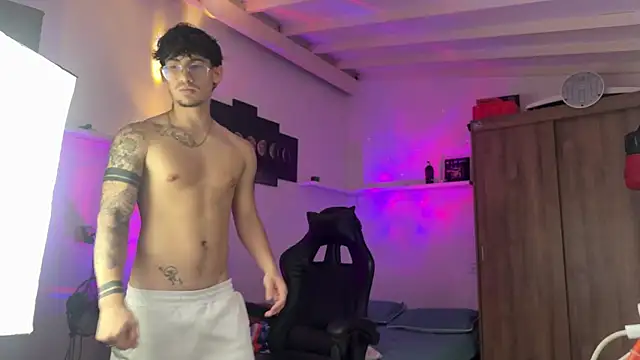 Kisan Smith online show from April 13, 2026, 3:32 am