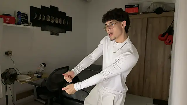 Kisan Smith online show from November 21, 2025, 1:37 am