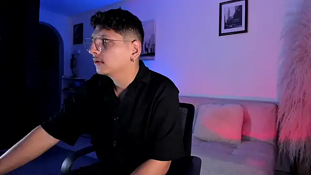 Snapshot of a_lejandro_0_8 chatting on November 19, 2025, 3:56 pm a lejandro 0 8 online show from November 19, 2025, 3:56 pm