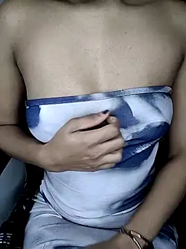 Snapshot of Leeeezzzz_roy chatting on September 28, 2025, 9:00 pm Leeeezzzz roy online show from September 28, 2025, 9:00 pm