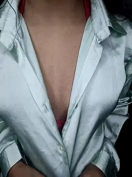 Snapshot of Leeeezzzz_roy chatting on February 14, 2025, 9:10 pm Leeeezzzz roy online show from February 14, 2025, 9:10 pm