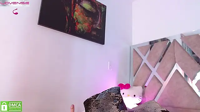 LauryMoons online show from December 2, 2025, 11:17 pm