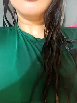 Noraa5 online show from September 17, 2025, 6:21 pm