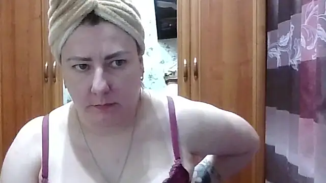 Snapshot of SophieNightAh chatting on February 5, 2026, 3:41 pm SophieNightAh online show from February 5, 2026, 3:41 pm