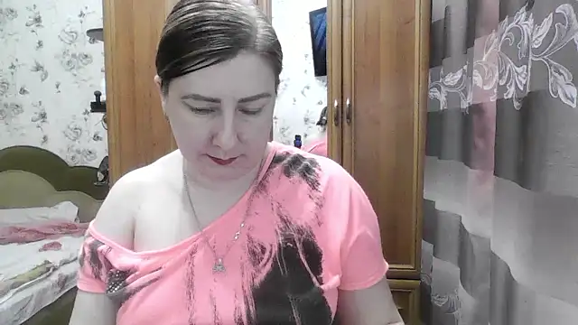 Snapshot of SophieNightAh chatting on January 15, 2026, 11:19 pm SophieNightAh online show from January 15, 2026, 11:19 pm