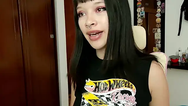 Snapshot of Marceline_0 chatting on December 17, 2024, 7:37 pm Marceline 0 online show from December 17, 2024, 7:37 pm