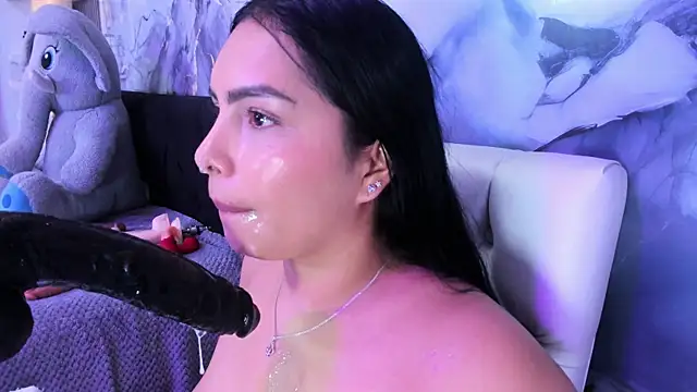 Snapshot of evelinn_belen chatting on July 12, 2026, 7:04 pm evelinn belen online show from July 12, 2026, 7:04 pm