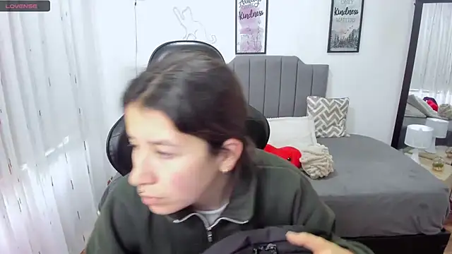 Snapshot of Amy_joones chatting on October 15, 2025, 12:35 pm Amy joones online show from October 15, 2025, 12:35 pm