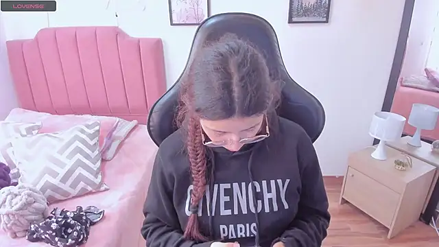 Snapshot of Amy_joones chatting on December 4, 2025, 12:48 pm Amy joones online show from December 4, 2025, 12:48 pm