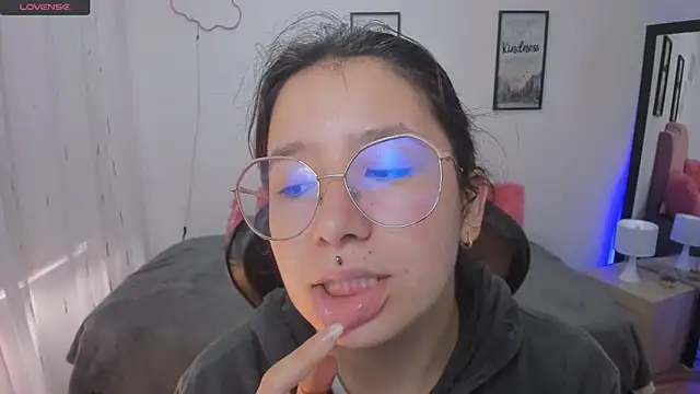 Snapshot of Amy_joones chatting on November 10, 2025, 1:05 pm Amy joones online show from November 10, 2025, 1:05 pm