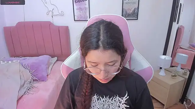 Snapshot of Amy_joones chatting on November 21, 2025, 1:32 pm Amy joones online show from November 21, 2025, 1:32 pm