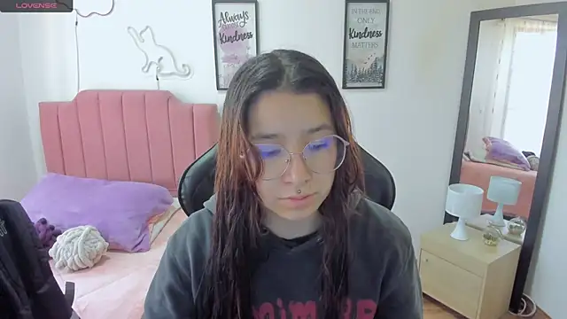 Snapshot of Amy_joones chatting on November 12, 2025, 12:31 pm Amy joones online show from November 12, 2025, 12:31 pm