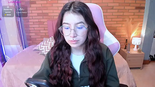 Snapshot of Amy_joones chatting on June 2, 2026, 11:43 am Amy joones online show from June 2, 2026, 11:43 am