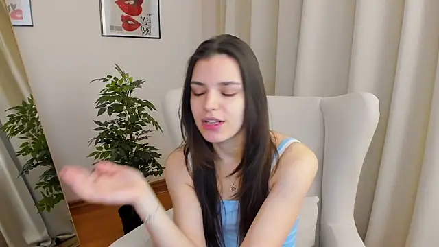 Snapshot of SuzyJamess chatting on February 22, 2025, 2:17 am SuzyJamess online show from February 22, 2025, 2:17 am