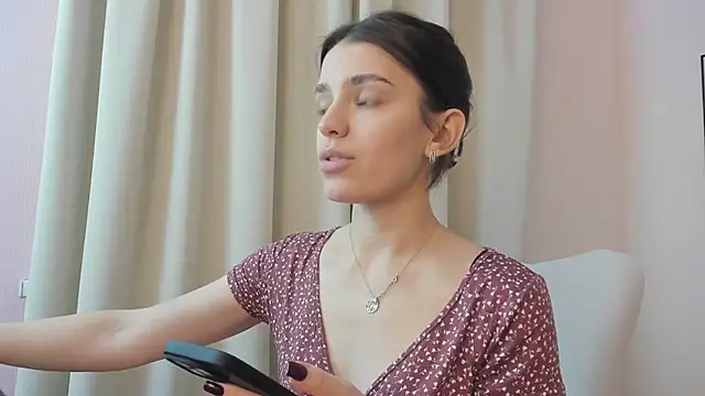 Snapshot of SuzyJamess chatting on December 19, 2024, 5:40 am SuzyJamess online show from December 19, 2024, 5:40 am