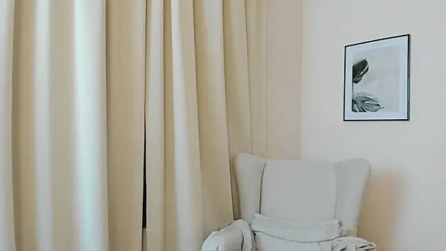 Snapshot of SuzyJamess chatting on December 22, 2024, 1:45 am SuzyJamess online show from December 22, 2024, 1:45 am