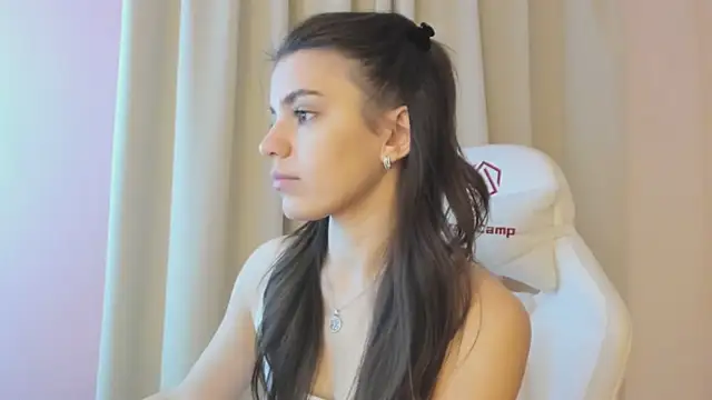 Snapshot of SuzyJamess chatting on December 13, 2024, 2:10 am SuzyJamess online show from December 13, 2024, 2:10 am