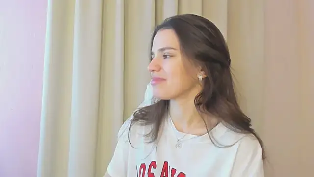 Snapshot of SuzyJamess chatting on December 12, 2024, 2:15 am SuzyJamess online show from December 12, 2024, 2:15 am